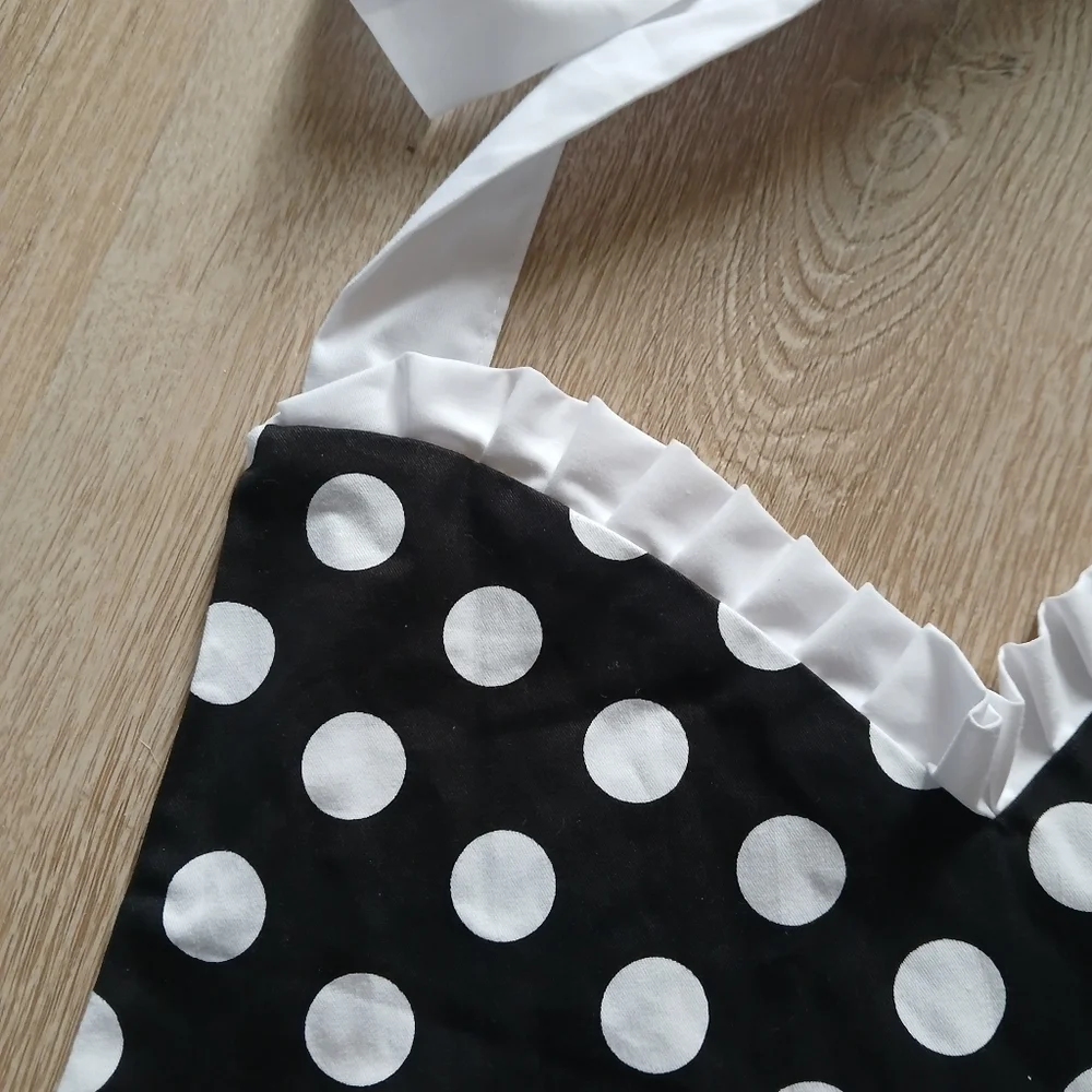 HYZRZ Polka Dot Apron with White Ties Sweetheart Neckline Pocket Adjustable